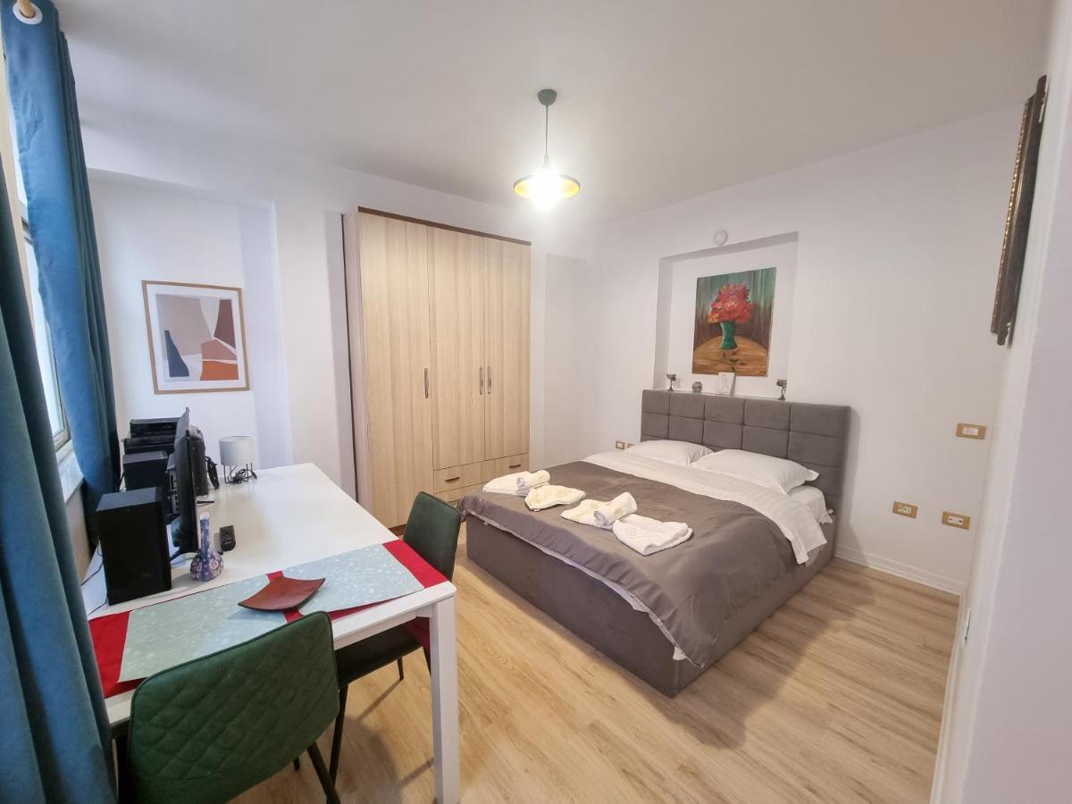 טיראנה Cozy Apartment In City Center מראה חיצוני תמונה